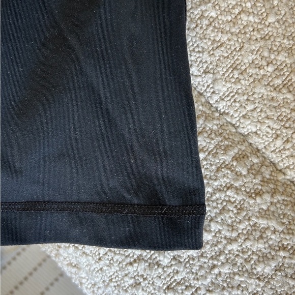 Lululemon athletic top with built in pad - Picture 4 of 6